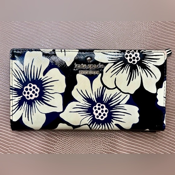 kate spade Handbags - Kate Spade Black and White PinkFloral Storyteller Wallet! Rare & hard to find!